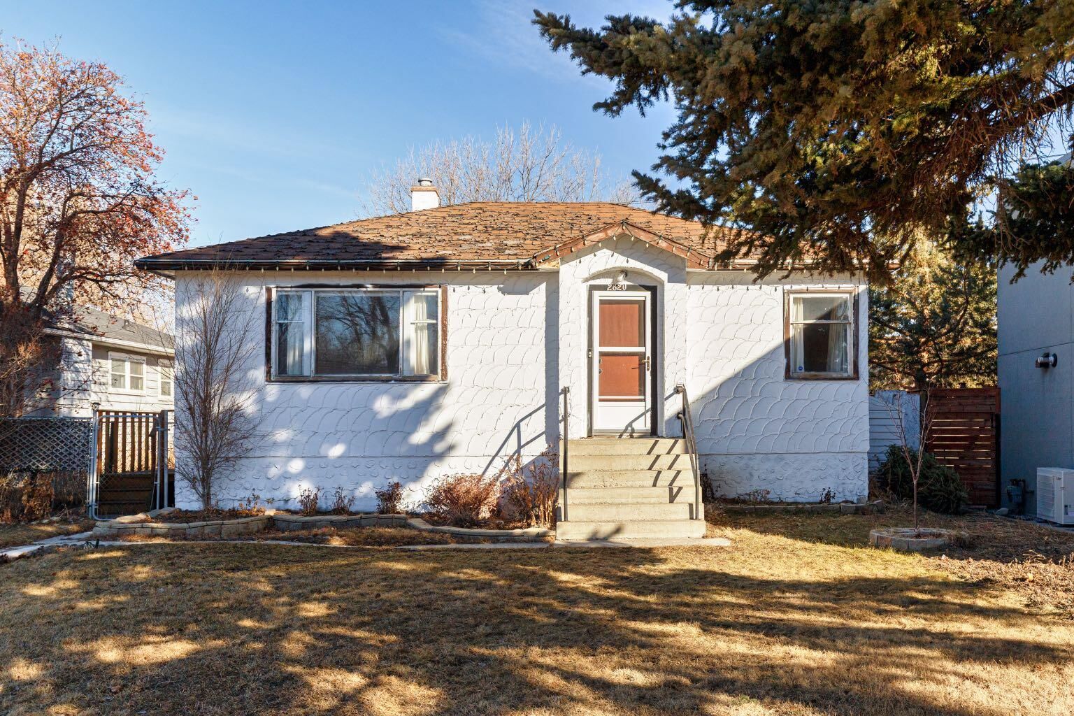 Property Photo: 2820 Parkdale Boulevard NW AB T2N 3S8
