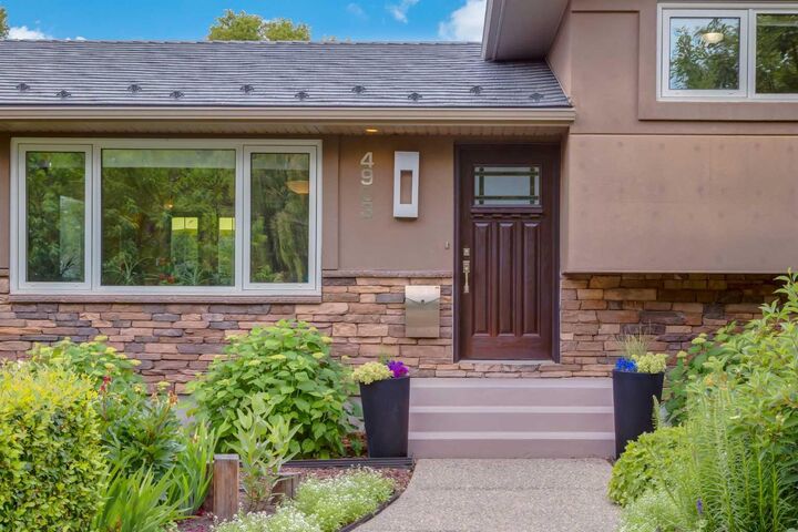Property Photo:  4903 Carney Road NW  AB T2L 1E6 