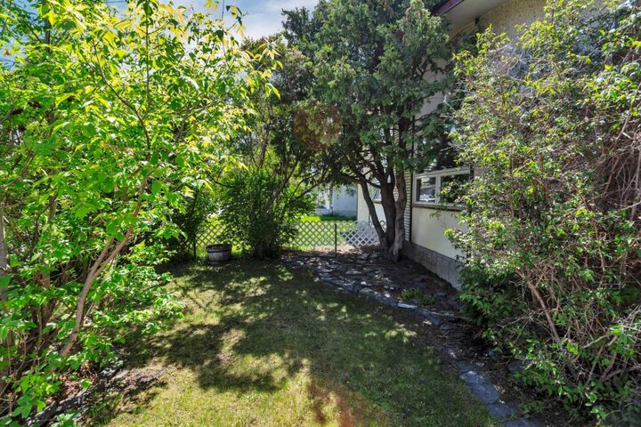 Property Photo: 5912 61 Avenue AB T4N 4W8