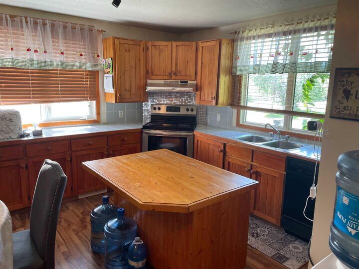 Property Photo:  10705 111 Street  AB T0H 1L0 