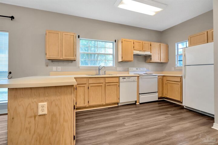 Property Photo: 208 Wildflower Ln FL 32514