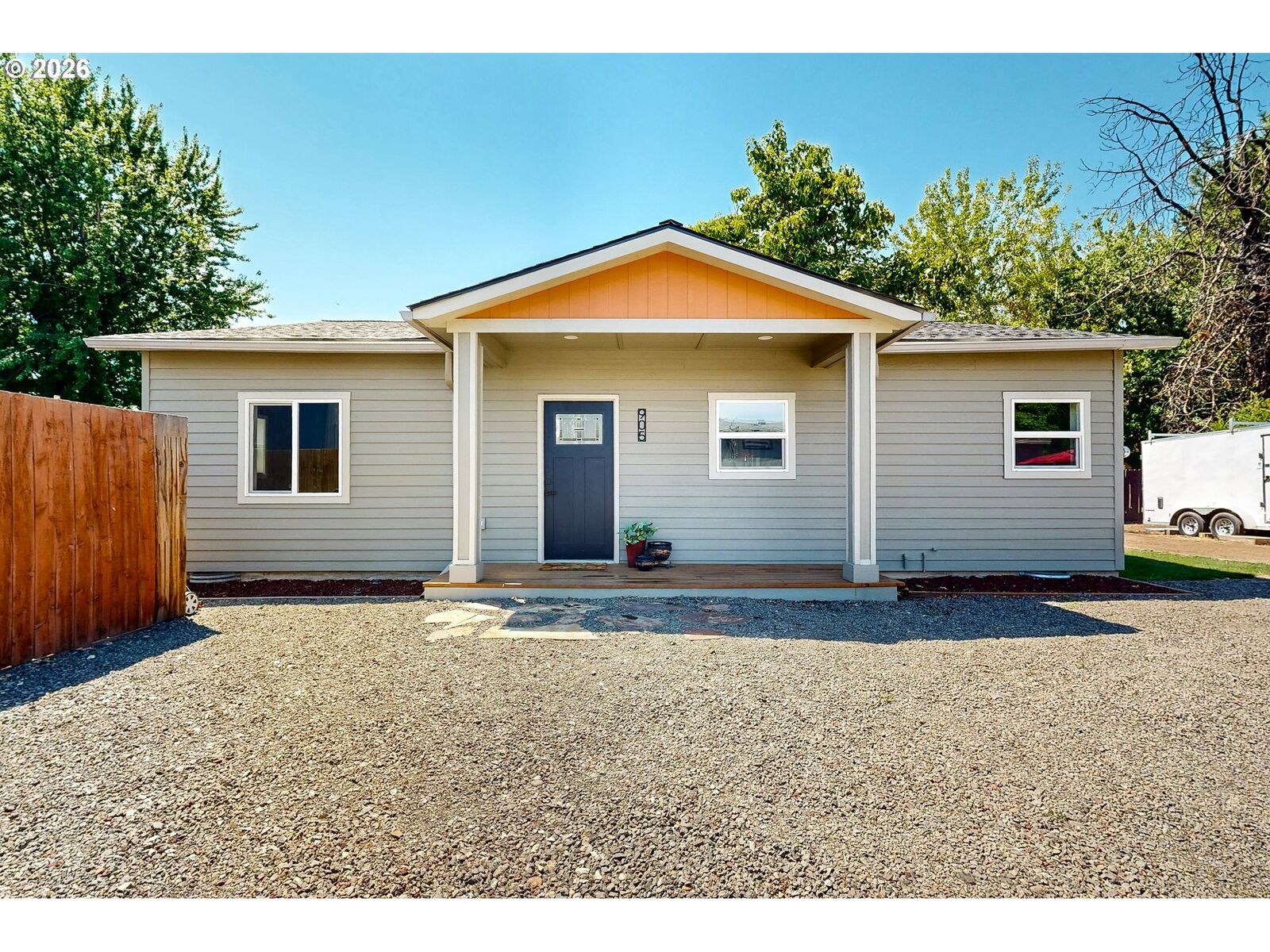 Property Photo:  905 Cowl St  OR 97862 