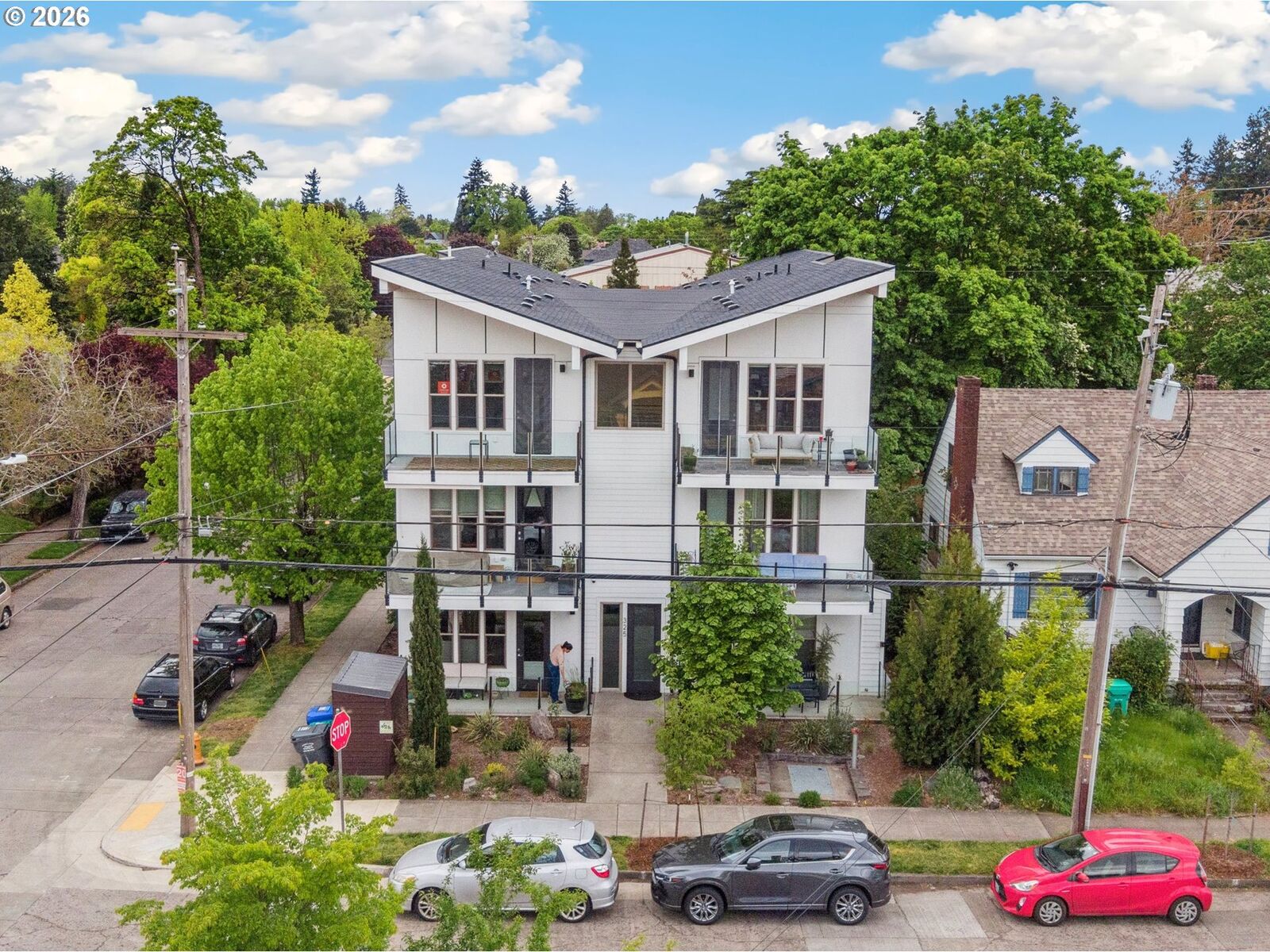 Property Photo:  325 N Emerson St  OR 97217 