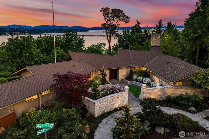 Property Photo:  3704  48th Avenue NE  WA 98105 