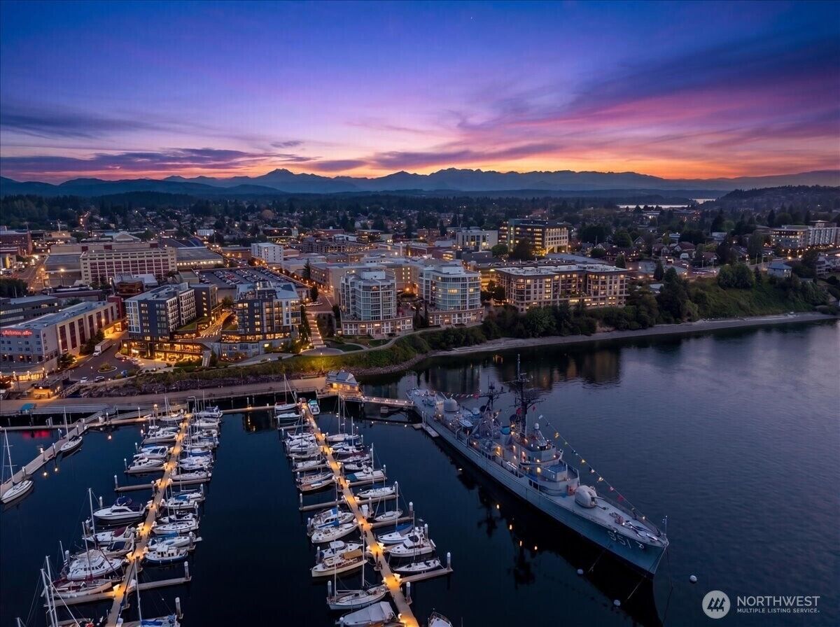 Property Photo:  320  Washington Avenue 91  WA 98337 