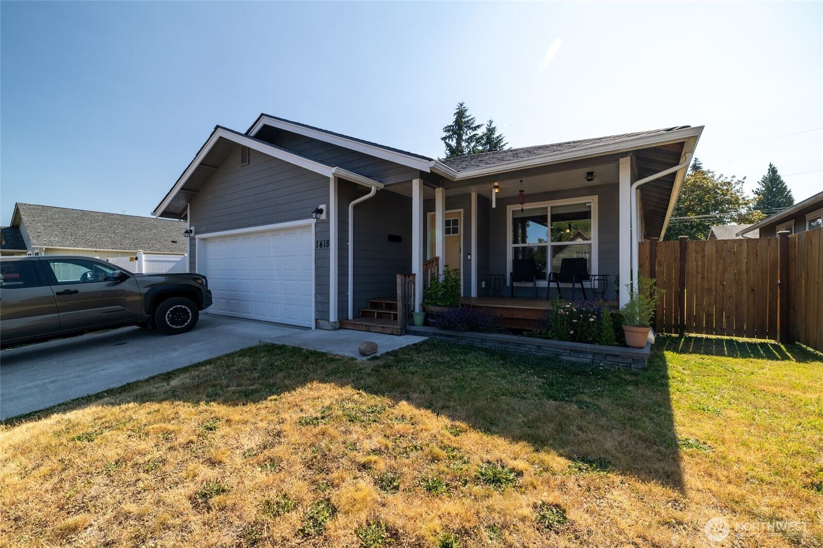 Property Photo:  1418  Windsor Avenue  WA 98531 
