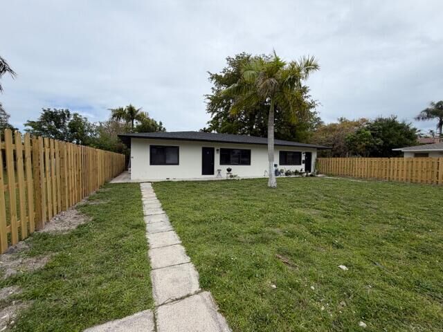 Property Photo: 53 NE 16th Place FL 33305
