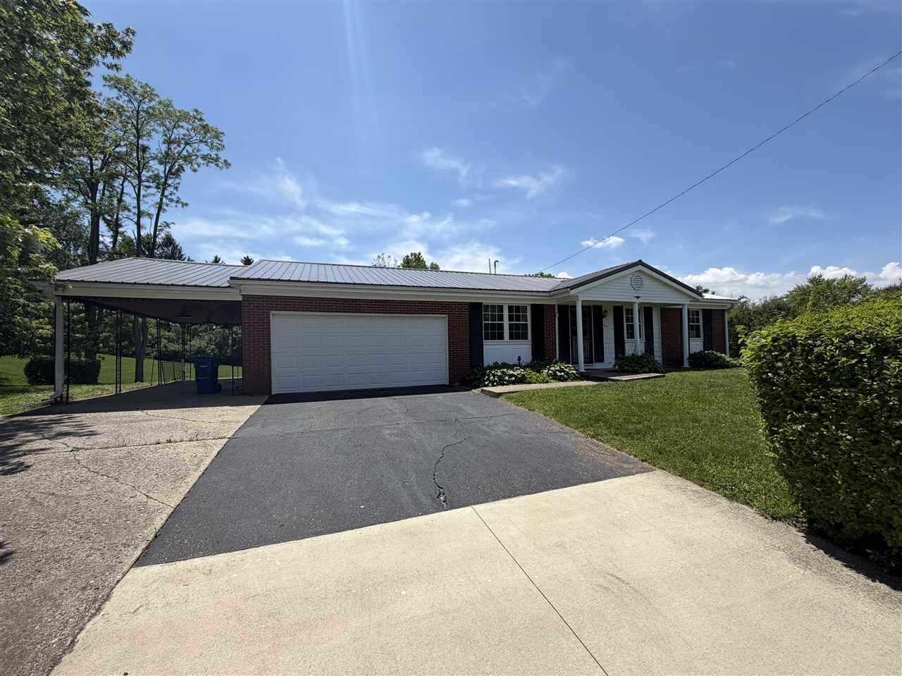 Property Photo:  911 Locust Drive  IN 47374 