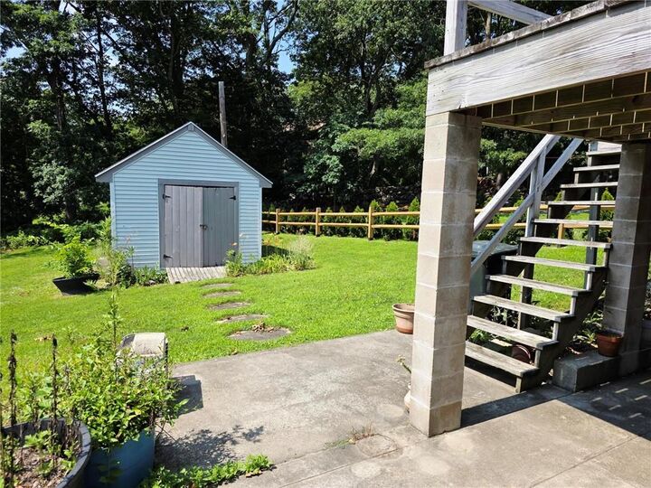 Property Photo:  5 Brook View Court  RI 02891 