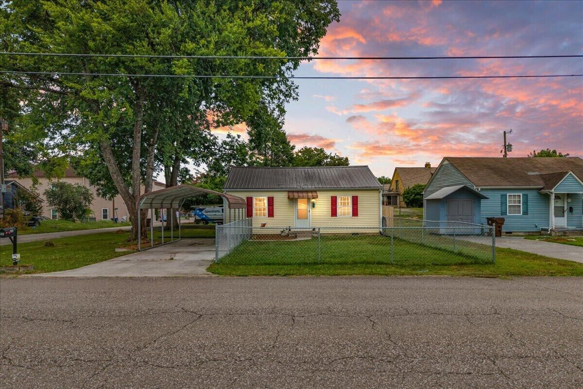 Property Photo:  569 Monroe Street  TN 37354 