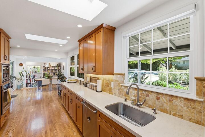 Property Photo: 1581 Fernside Street CA 94061