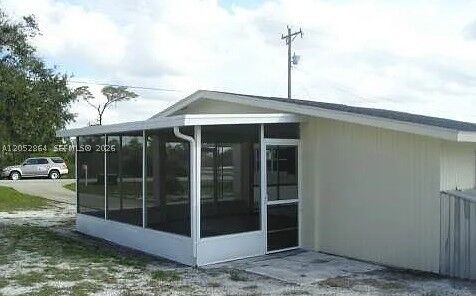Property Photo: 124 Hallmark Ave FL 33852