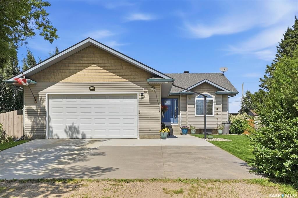Property Photo:  601 2nd Avenue  SK S0K 0N0 