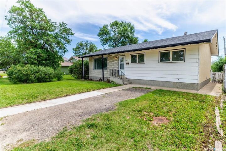 Property Photo:  1415 Caribou Street W  SK S6H 7M4 
