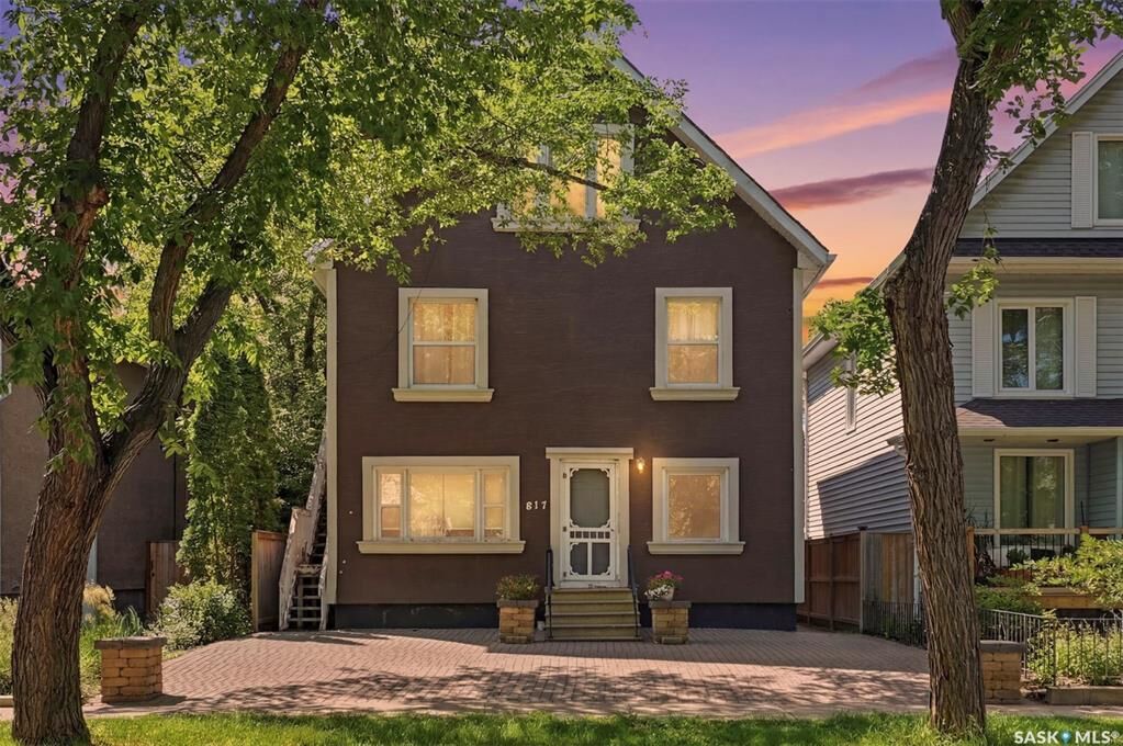 Property Photo: 817 8th Avenue N SK S7K 2X3