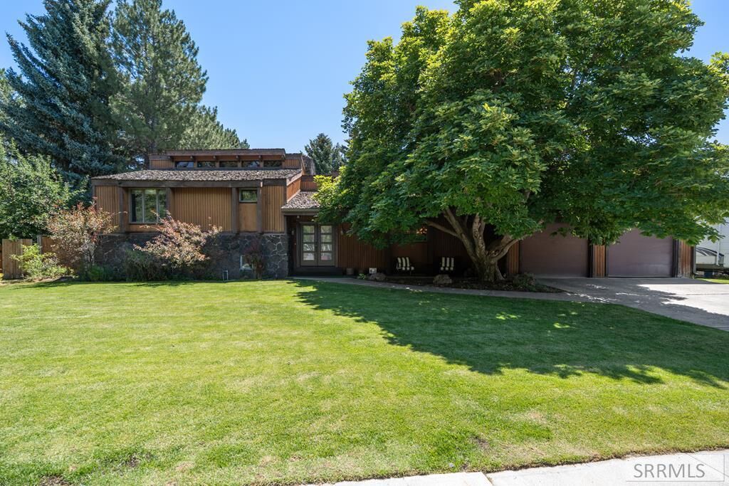Property Photo: 2795 Surrey Lane ID 83404