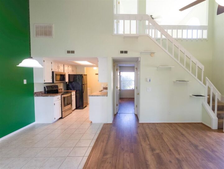 Property Photo:  903 W Parkway Drive  OK 74075 