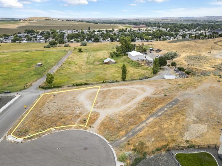 Property Photo: 6594 Caspian Place WA 99353