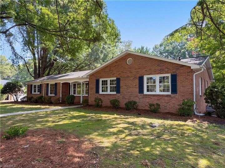 Property Photo: 2391 Dianne Avenue NC 27106
