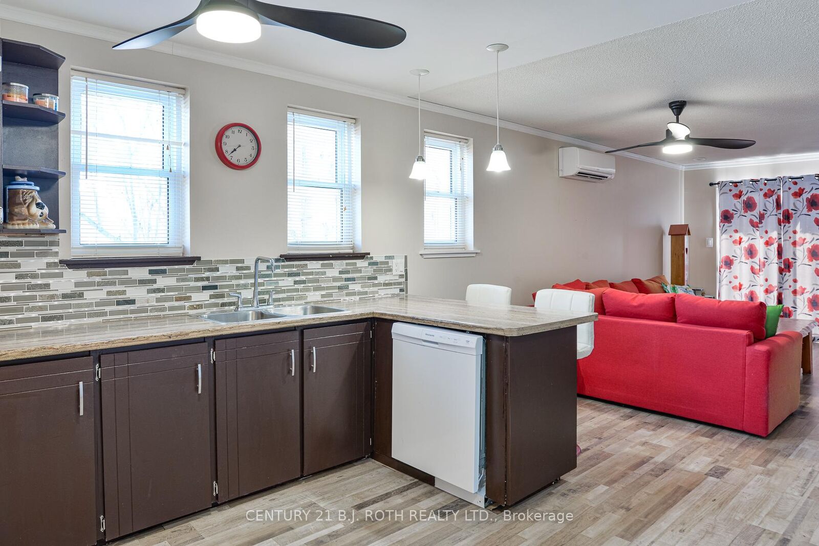 Property Photo: 1 Paradise Boulevard S Unit 27 ON L0K 1B0