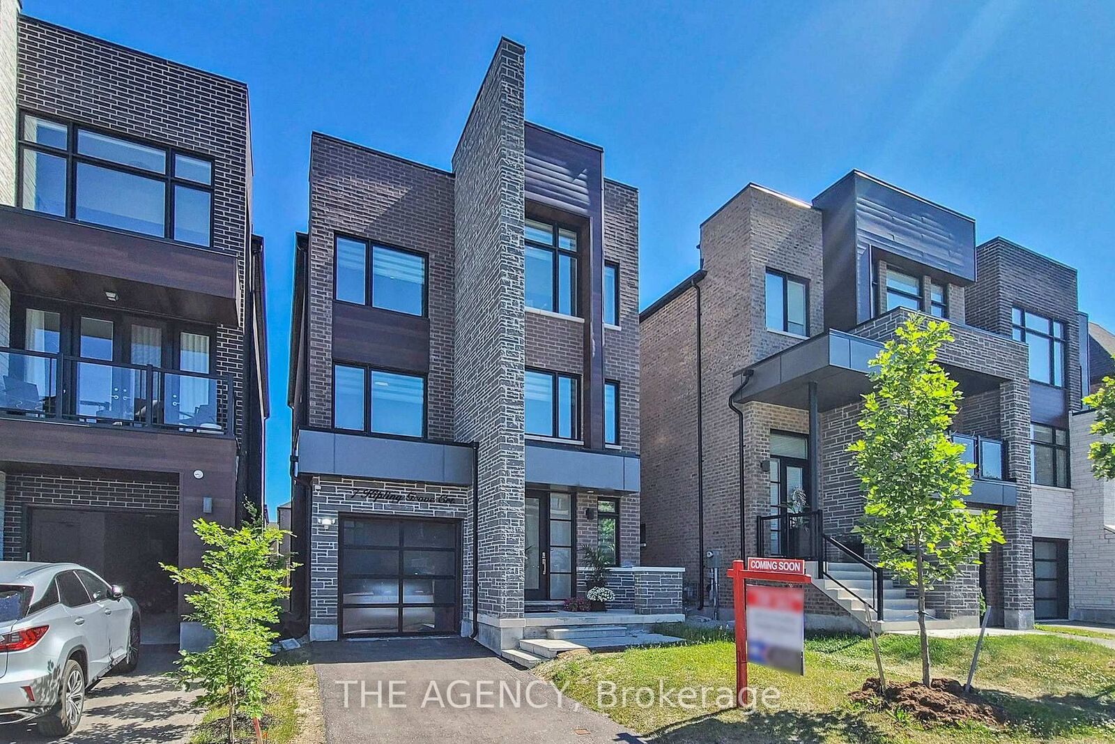 Property Photo: 7 Kipling Grove Court ON M9B 0C6