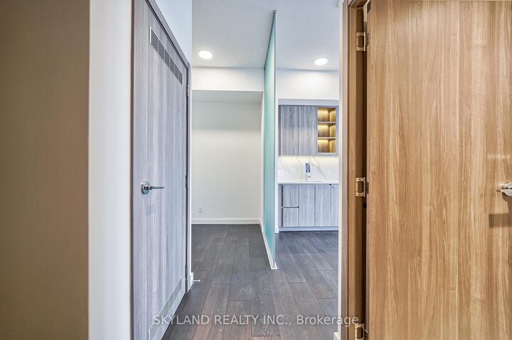 Property Photo: 27 McMahon Street 608 ON M2K 0J2