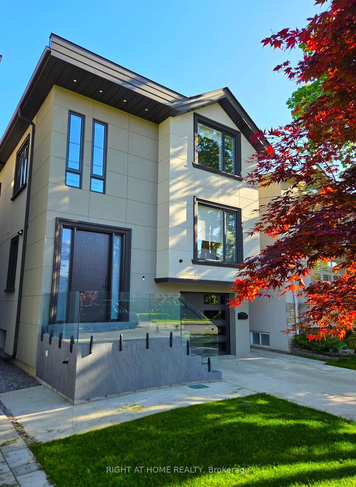 Property Photo: 586 Broadway Avenue E ON M4G 2S5