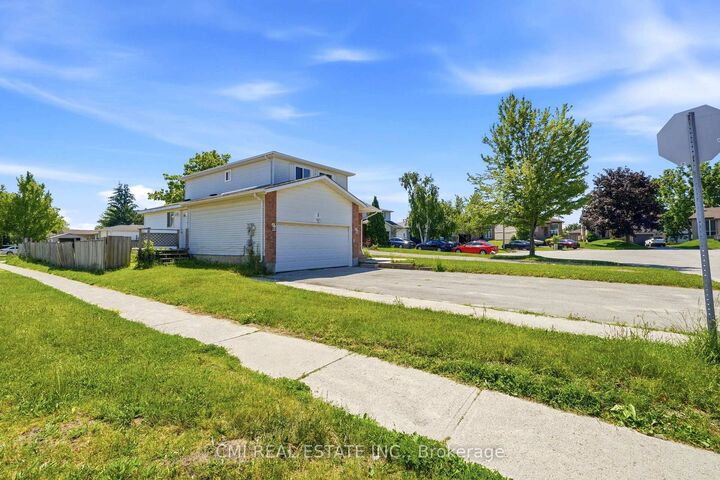 Property Photo: 1 McCuaig Court ON L4M 5S5
