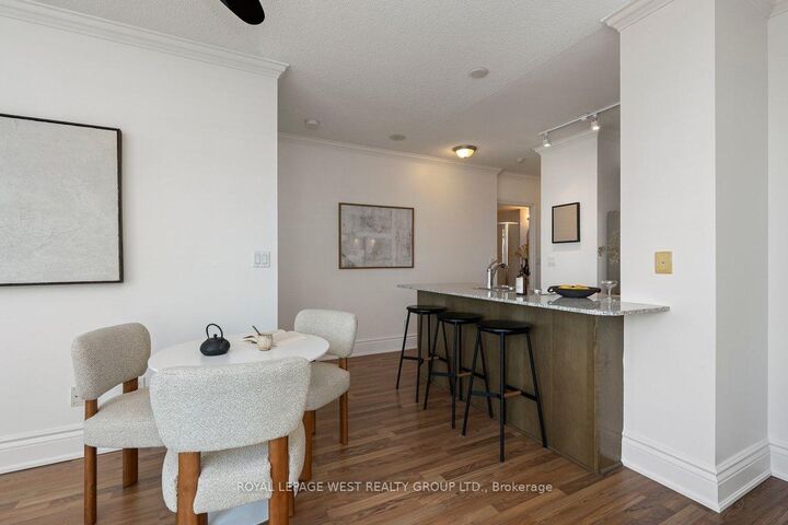 Property Photo: 8 Scollard Street 802 ON M5R 1M2