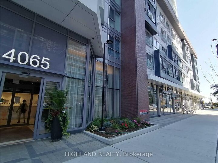 Property Photo:  4065 Confederation Parkway 1912  ON L5B 0L4 
