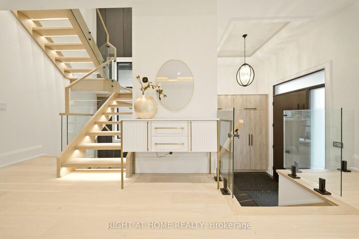 Property Photo: 28 Pine Avenue ON L5H 2P6