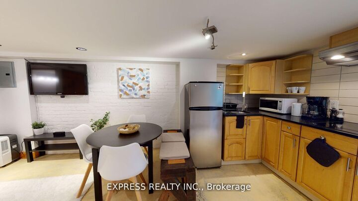 Property Photo:  146 Blackthorn Avenue Lower  ON M6N 3H8 