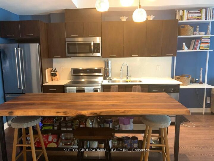 Photo de la propriété: 20 Bruyeres Mews 217 ON M5V 0G8