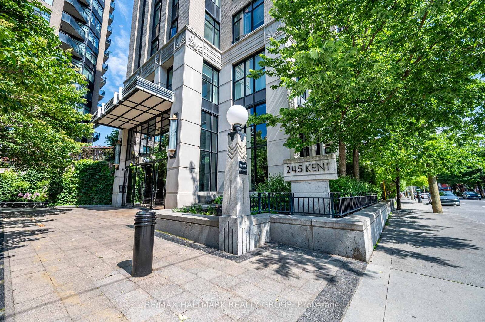 Property Photo: 245 Kent Street 909 ON K2P 0A5