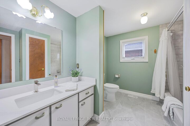 Property Photo:  39 Passmore Avenue  ON L9W 4K4 