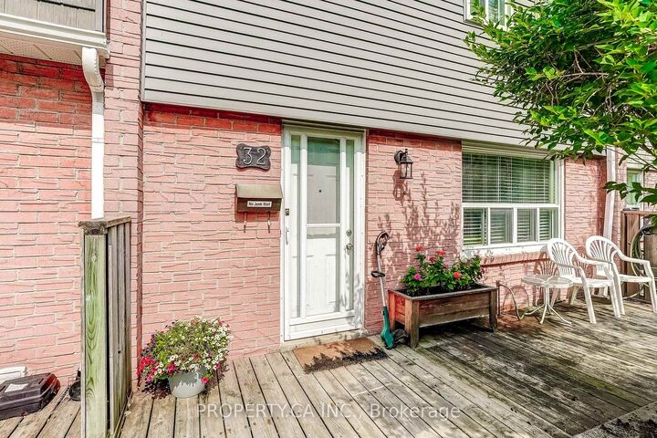 Property Photo:  1050 Shawnmarr Road 32  ON L5H 3V1 