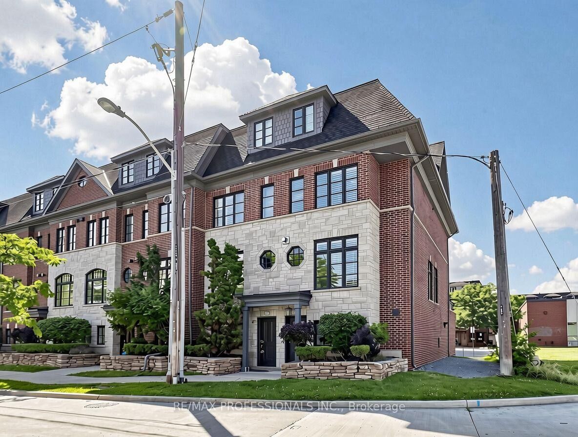 Property Photo: 839 Oxford Street C ON M8Z 0B3