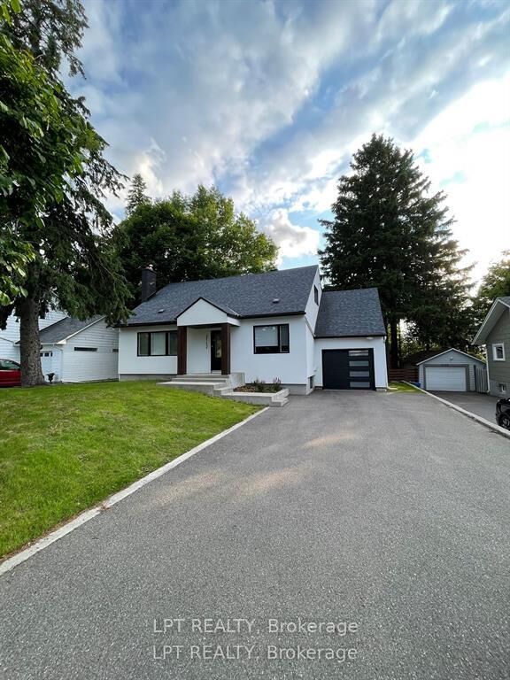 Property Photo: 2112 Alta Vista Drive ON K1H 7L8