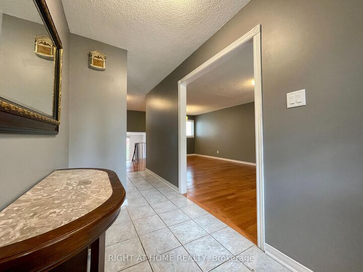 Property Photo:  183 Autumn Hill Crescent Upper  ON N2N 1K9 