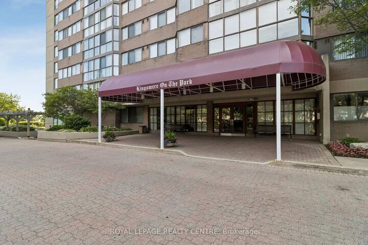 Property Photo: 880 Dundas Street W 1006 ON L5C 4H3