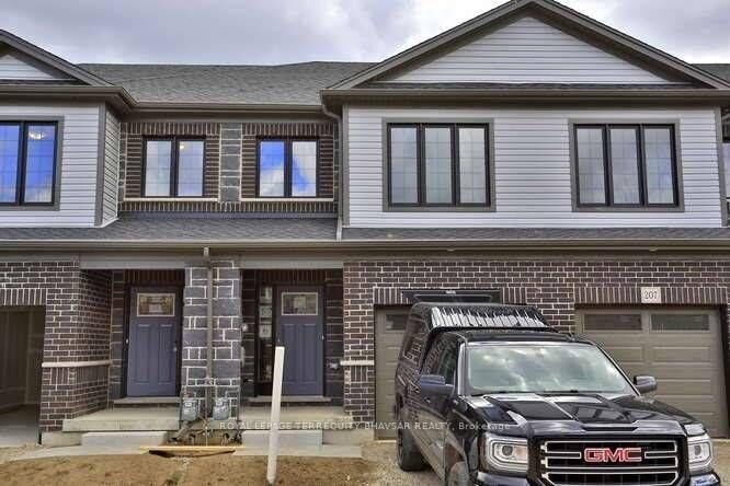 Property Photo: 36 Woodedge Circle ON N2R 0P8
