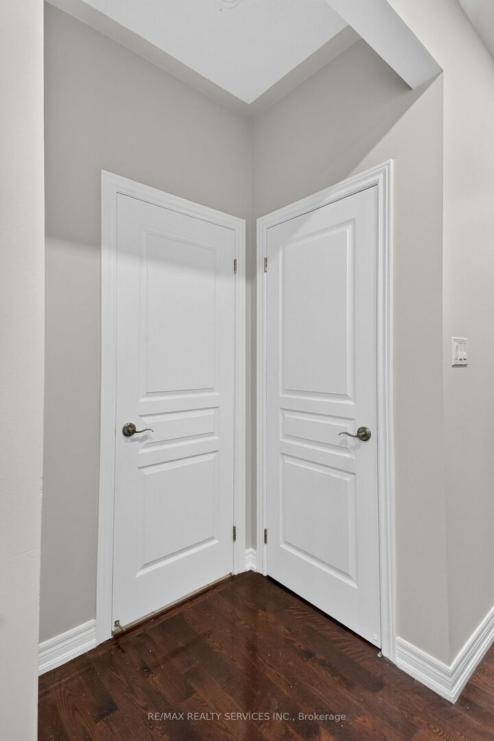 109 Bonnie Braes Drive N — photo 1