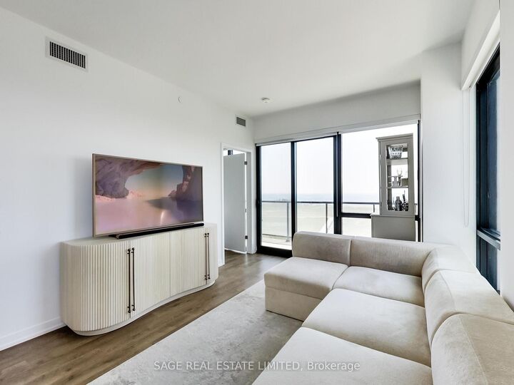 Property Photo:  251 Masonry Way 817  ON L5H 0B3 