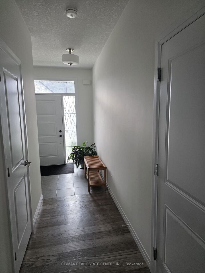 Property Photo:  36 Queensbrook Crescent  ON N1S 0E5 