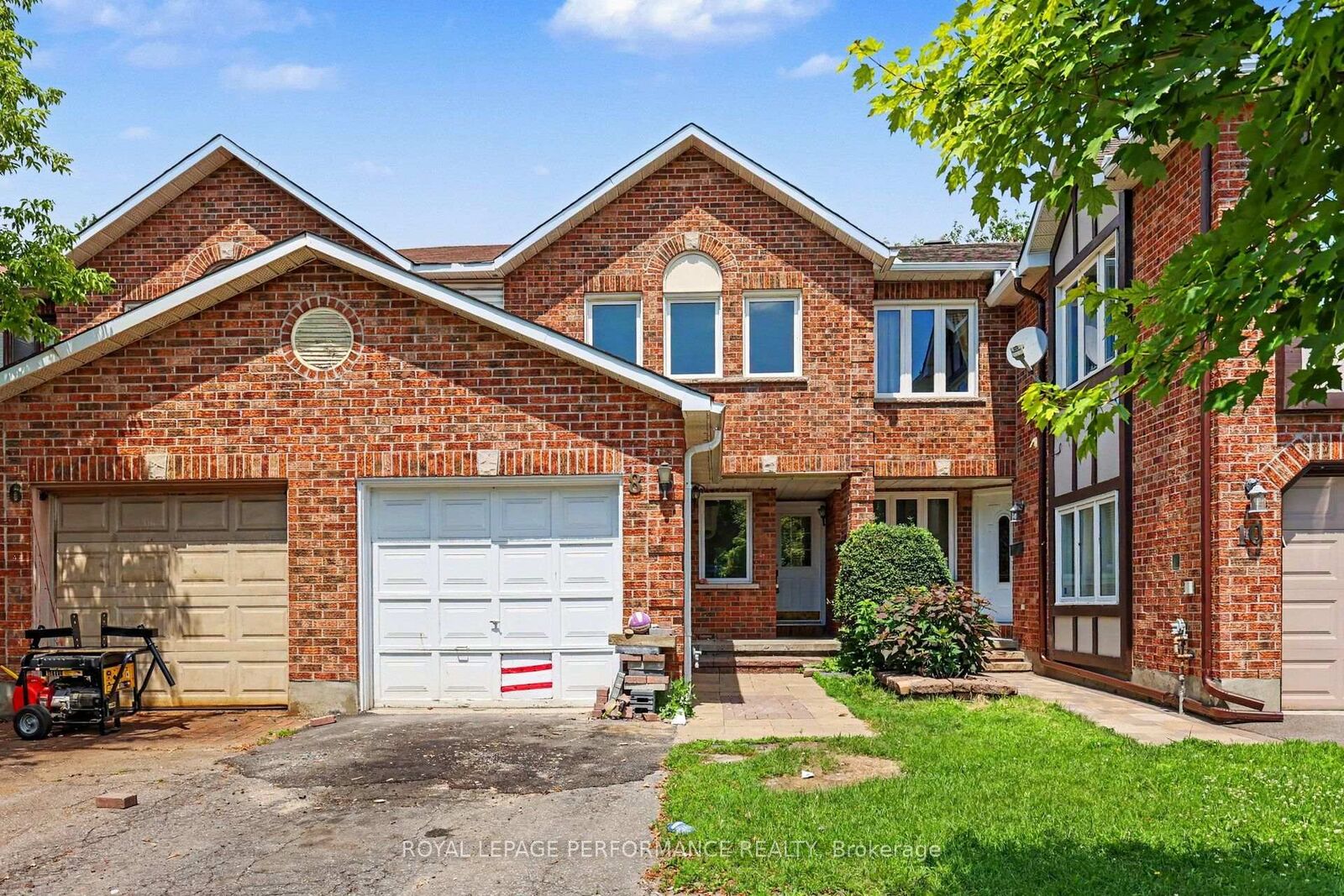 Photo de la propriété:  8 Southport Drive  ON K1T 3E7 