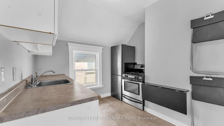 Property Photo: 118 Wharncliffe Road S ON N6J 2K3