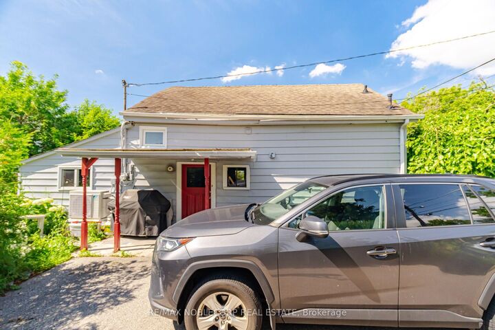 Property Photo: 262 Pine Street ON L9T 1K5