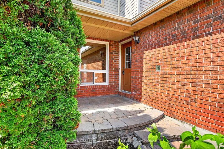 Property Photo:  49 Newport Crescent  ON K1T 3M2 