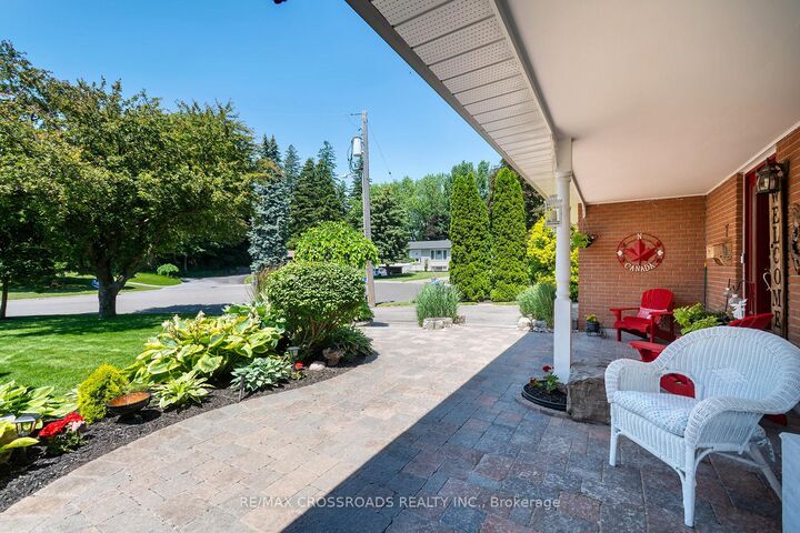 Property Photo: 7 Dingley Court ON L1S 6B5