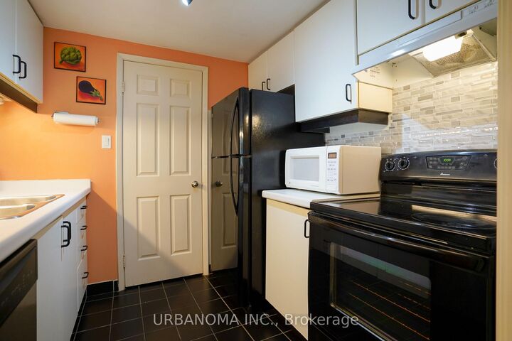 Property Photo:  717 Bay Street 409  ON M5G 2J9 